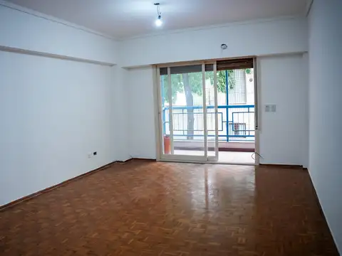 Depto en venta, 4 ambientes, con cochera y baul en Balvanera