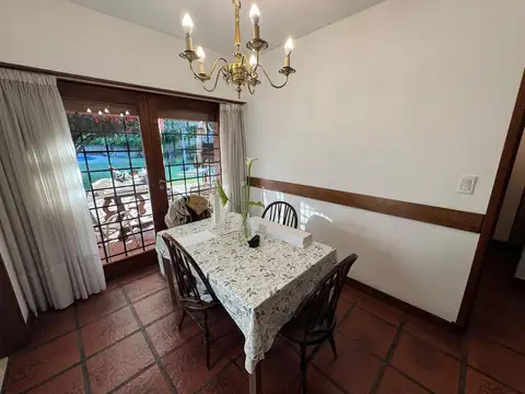 Casa 5 ambientes con pileta