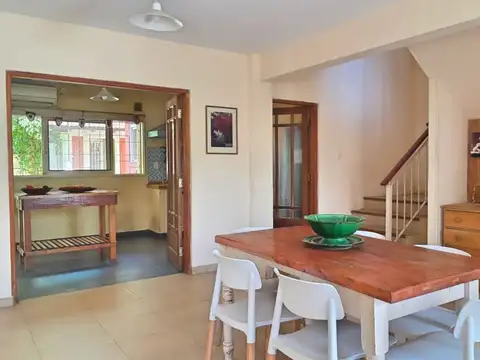 CASTELAR NORTE CASA VENTA 6 AMBIENTES JARDIN LUZ