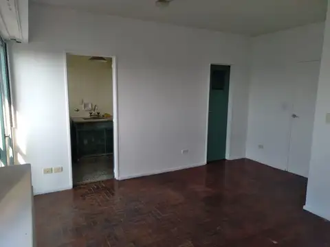 Mercedes 200, Piso 10