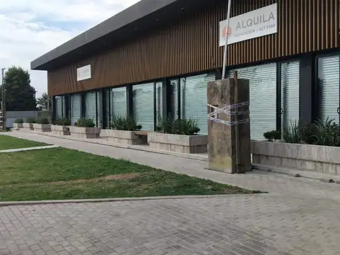 Local en Manuel B Gonnet