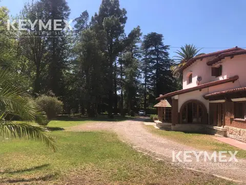 Casa 8 ambientes con 6 baños