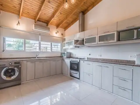 Casa en Venta en Monte Grande, USD 169.000