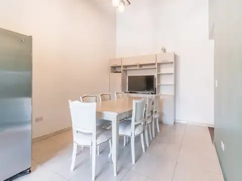 Casa de 4 ambientes con parque, pileta, quincho y cochera