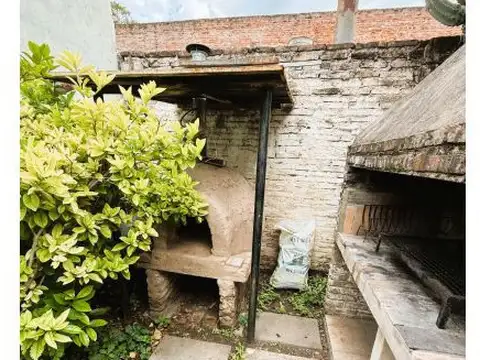 Casa 7 ambientes con 1 baño