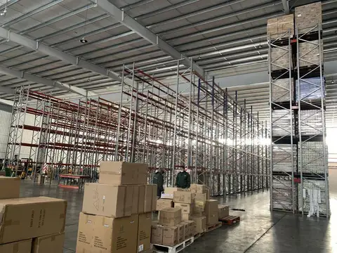 Excelente establecimiento Logístico AAA de 7800 m2 cub en General Pacheco