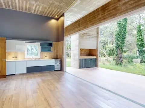 Casa 4 ambientes con 2 baños