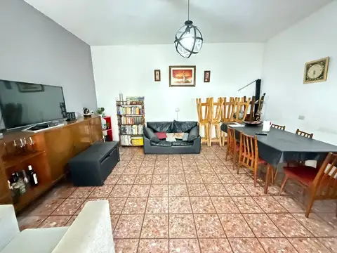 VENTA CASA 4 AMBIENTES EN VILLA INSUPERABLE