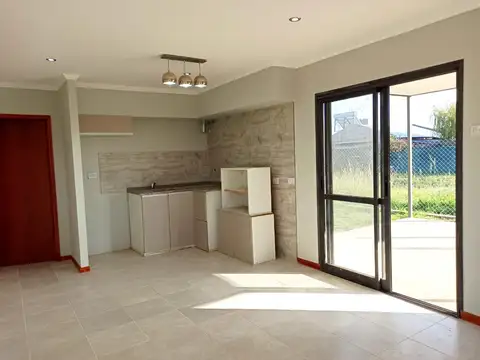 Casa 3 ambientes con 1 baño