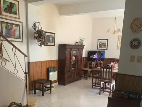 Casa 5 ambientes con 2 baños