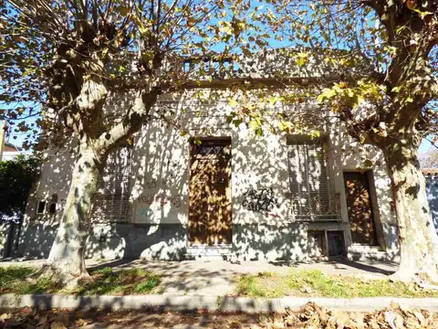 Casa 5 ambientes venta Burzaco Centro a reciclar