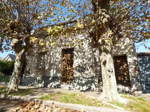 Calle José de San Martín 700