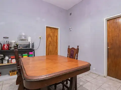 Casa 5 ambientes con 2 baños