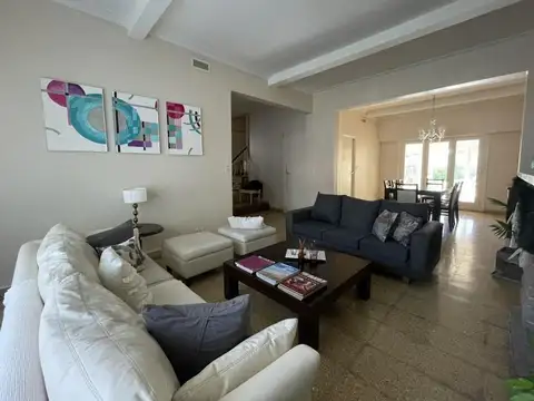 Casa 5 ambientes con 3 baños