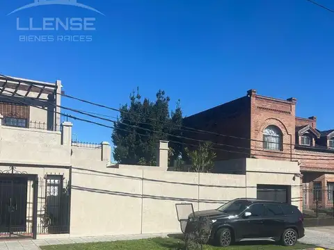 Casa 5 ambientes con 4 baños