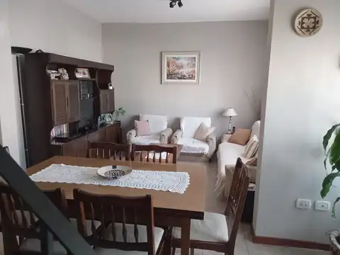 Depto Tipo Casa 4 ambientes con 2 baños