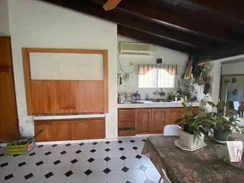 Casa 5 ambientes con 3 baños