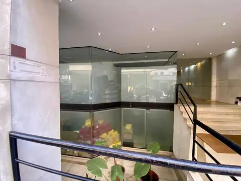 Oficina en Alquiler con 2 cocheras