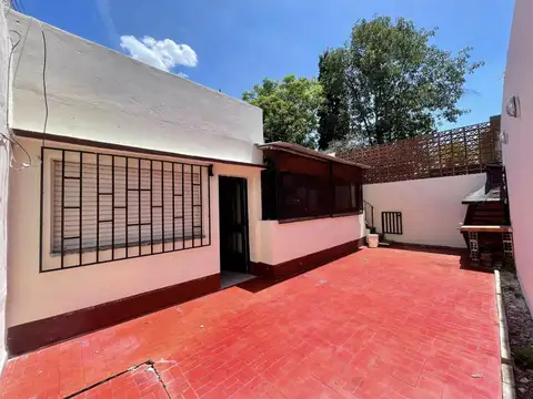 VENTA - CASA DE PASILLO 2 DORMITORIOS CON PATIO Y PARRILLERO - ECHESORTU