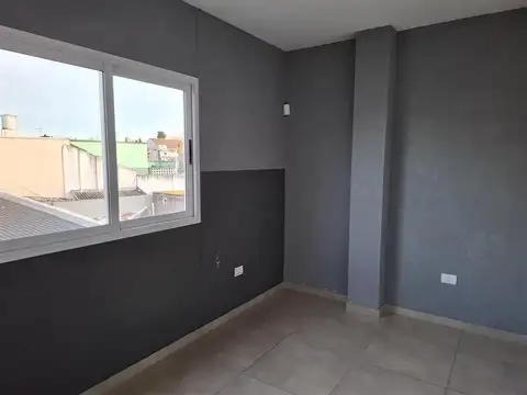 Oficina de 120m2 en alquiler, 1er piso. Villa Martelli