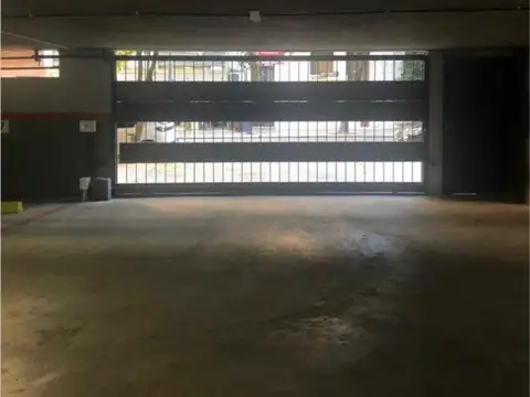 Cochera en venta, en Caballito.