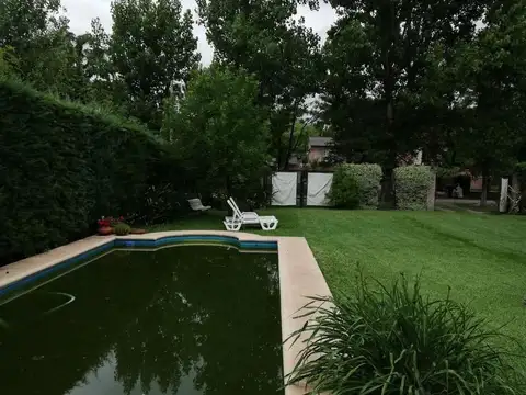 Casa en Venta con 2 cocheras