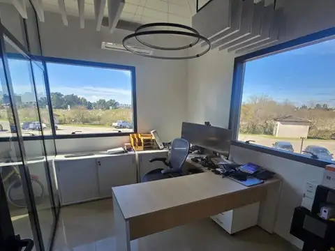 Oficina en Alquiler al Norte