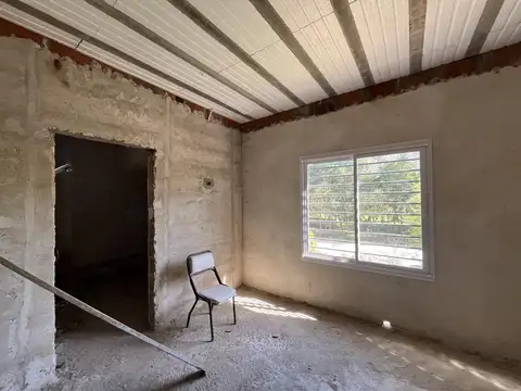 Casa a terminar en excelente ubicación.