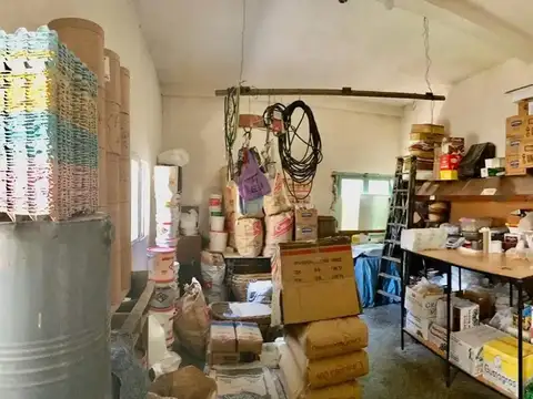 CASA LOCAL Y DEPOSITO EN VENTA EN BERNAL