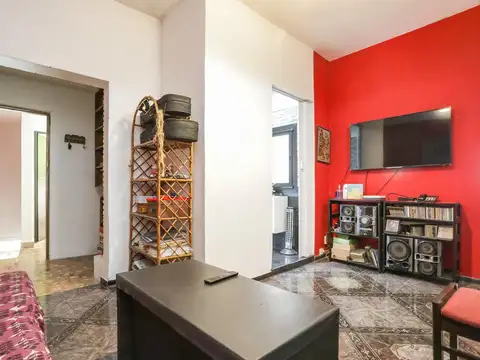 Casa 7 ambientes con 2 baños
