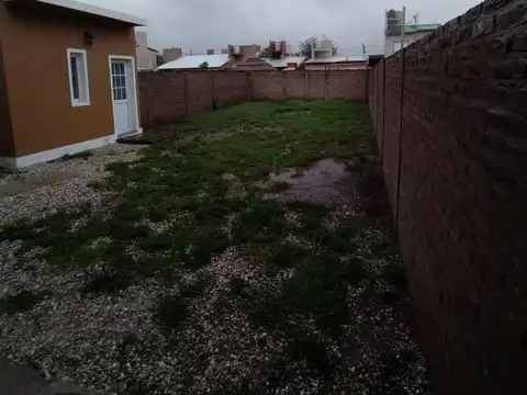 Casa en Alquiler con 2 cocheras