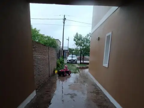 Casa 4 ambientes con 2 baños