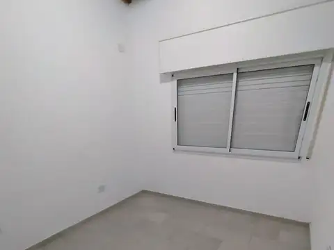 Casa en Alquiler con 2 cocheras