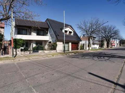 Navarro 6647 – Propiedad Ideal para Familias Grandes o Emprendedores