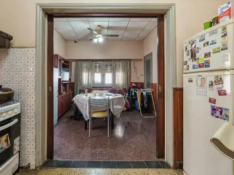 Casa 14 ambientes con 5 baños