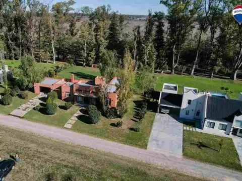 Casa en Venta con 2 cocheras