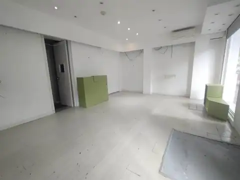 120 mts2 EN DOS PLANTAS, ZONA OULETS. EXCELENTE ESTADO.