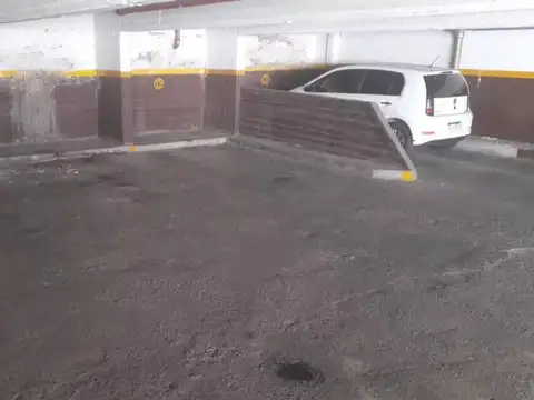 Paraguay 900 Retiro Cochera U$5.000