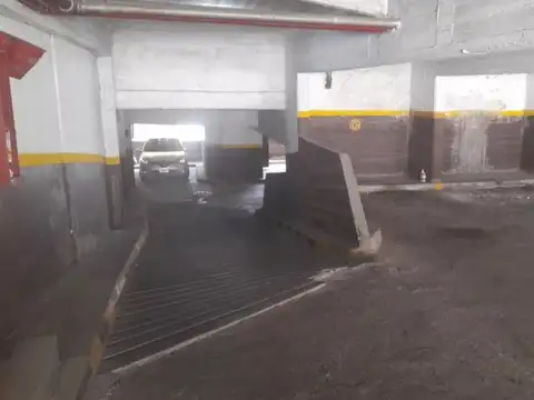 Paraguay 900 Retiro Cochera U$5.000