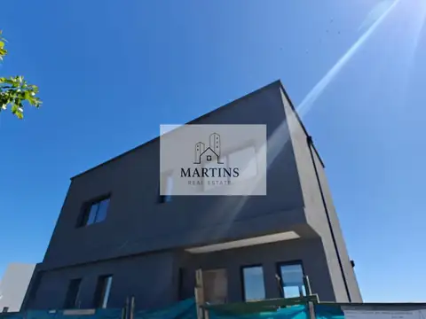 Casa en dos plantas con pileta en San Pablo Pilar