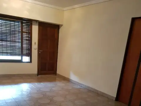 VENTA/PERMUTA CHALET -PROFESOR MARIÑO AL 2100- LLAVALLOL