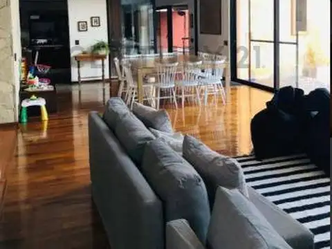 Casa 4 ambientes con 4 baños