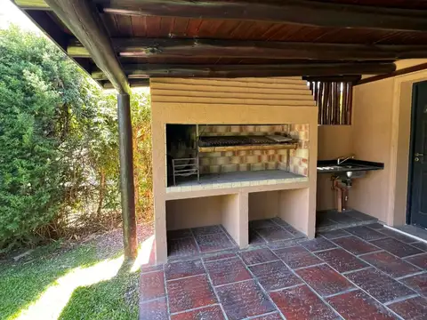 Casa en Venta en Barrio el Cazador, USD 180.000