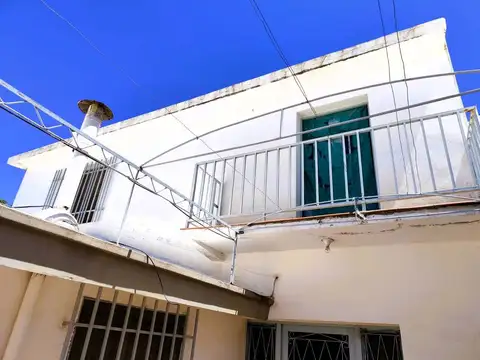 Casa 12 ambientes con 3 baños