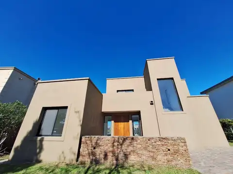 VENTA CASA 4 AMBIENTES CON VISTA A LA LAGUNA CANTON NORTE