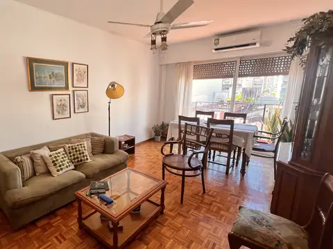 Dpto. 4 ambientes, 3 dormitorios, baño + toilette, cocina amplia,  balcón corrido vista a pulmón