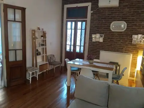 Casa 4 ambientes con 2 Baños en dos plantas en Parque Chas