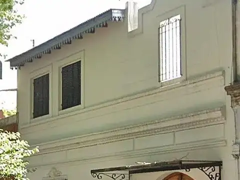 Casa 4 ambientes con 2 Baños en dos plantas en Parque Chas