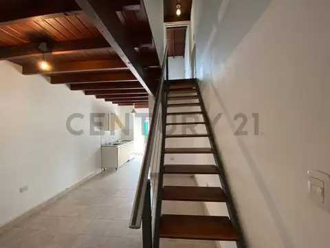 PH 3 ambientes con Jardín y Cochera en Del Viso