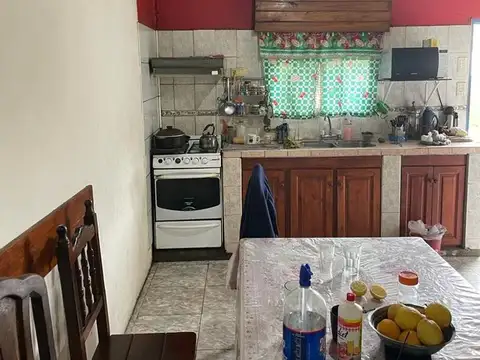 Casa 4 ambientes con 1 baño